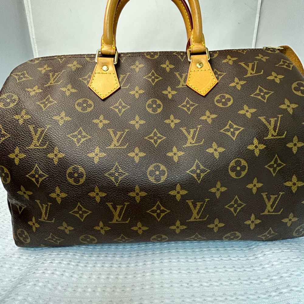 Authentic Louis Vuitton monogram speedy - Picture 2 of 15